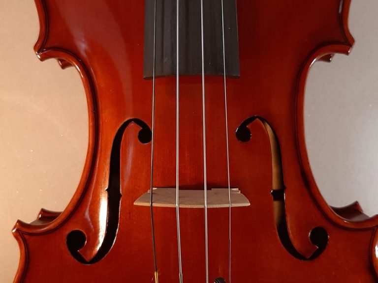 Antonio Stradivari Violine, Korpus aus Holz